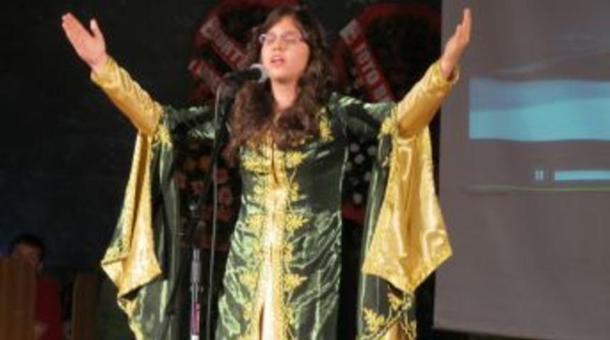 &Ouml;zel &Ouml;zcan Koleji &Ouml;ğrencileri Şiir Dinletisi Sundu