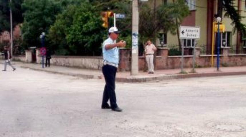 Burhaniye'de Trafik Zabıtasının Başarısı