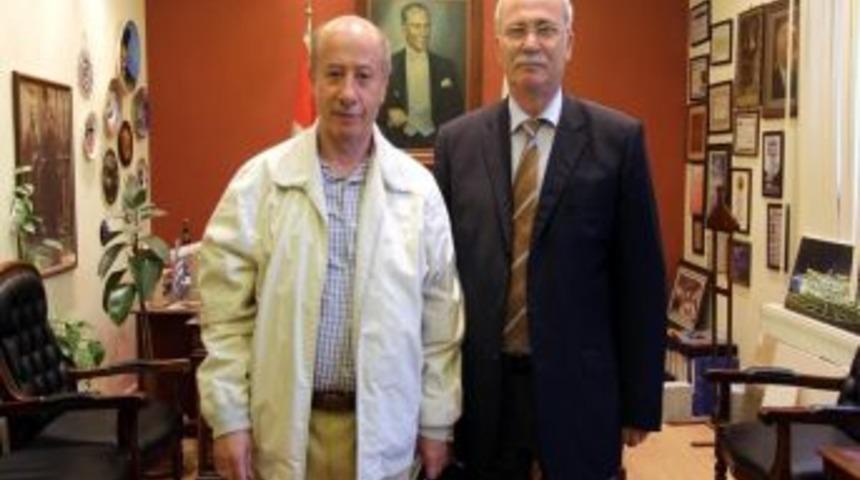 Eski Kaymakam T&uuml;t&uuml;nc&uuml;'den Başkan Kova'ya Ziyaret