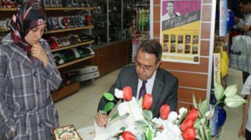 Armağan, Antakya&rsquo;da Okurlarıyla Buluştu