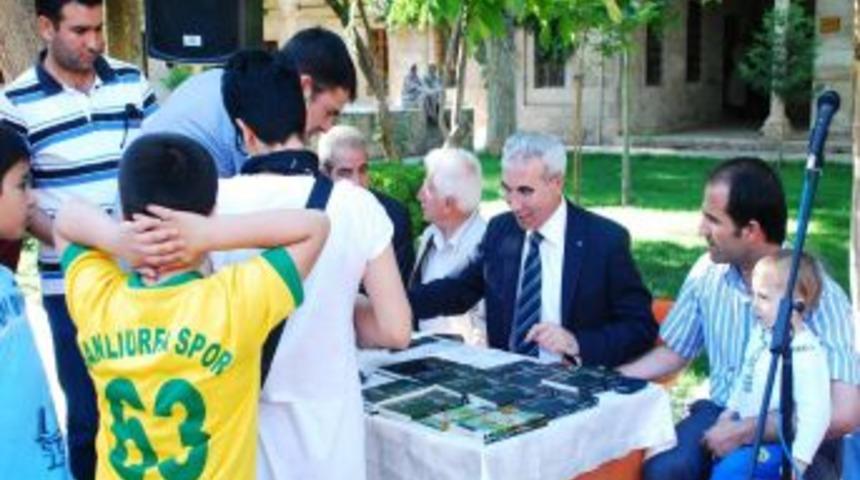 Tutluoğlu'nun İmza G&uuml;n&uuml;ne Yoğun İlgi