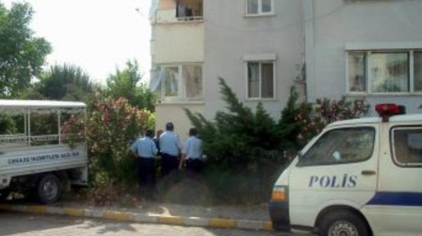 Burhaniye'de Balkondan D&uuml;şen Yaşlı Kadın &Ouml;ld&uuml;