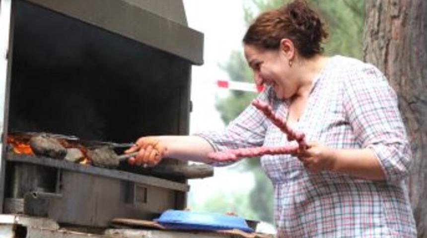 Onkoloji Merkezi &Ccedil;alışanları Piknikte Stres Attı