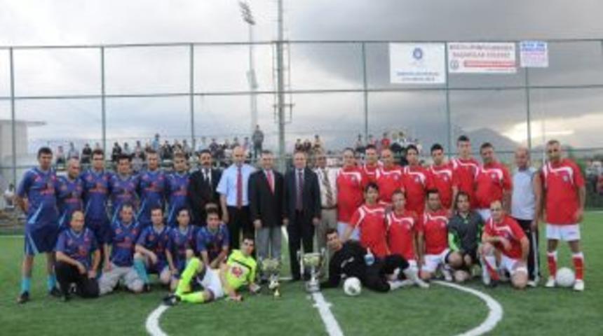 Akdeniz &Uuml;niversitesi 11. Geleneksel Futbol Turnuvası Sona Erdi