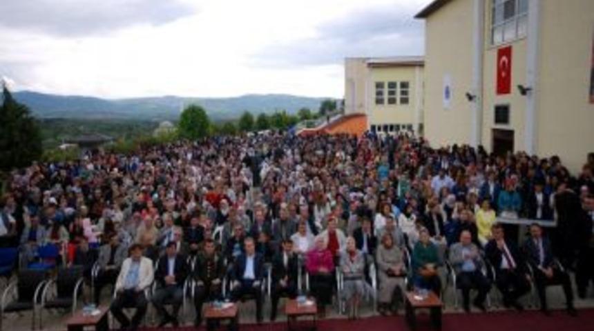Gediz Meslek Y&uuml;ksekokulu'nda 600 &Ouml;ğrenci T&ouml;renle Kep Giydi