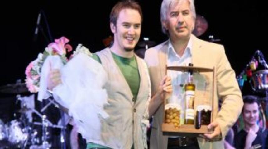 Akhisar'da Mustafa Ceceli Rüzgarı Esti