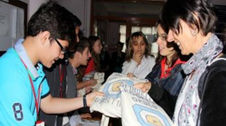 4 &Uuml;lkeden 36 Kişiden "cumhuriyet" Ziyareti