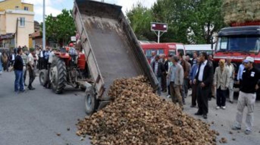 &Uuml;reticiler Tonlarca Patatesi Yola D&ouml;kt&uuml;