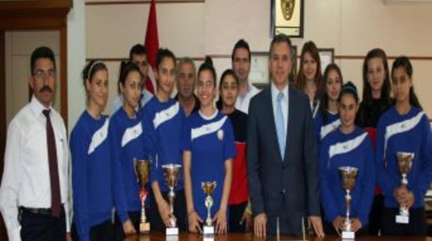 &Ouml;zel İdare&rsquo;nin &ldquo;altın&rdquo; Kızları