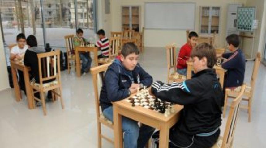 Satran&ccedil; Merkezi 7&rsquo;den 70&rsquo;e Herkesi Kucaklıyor