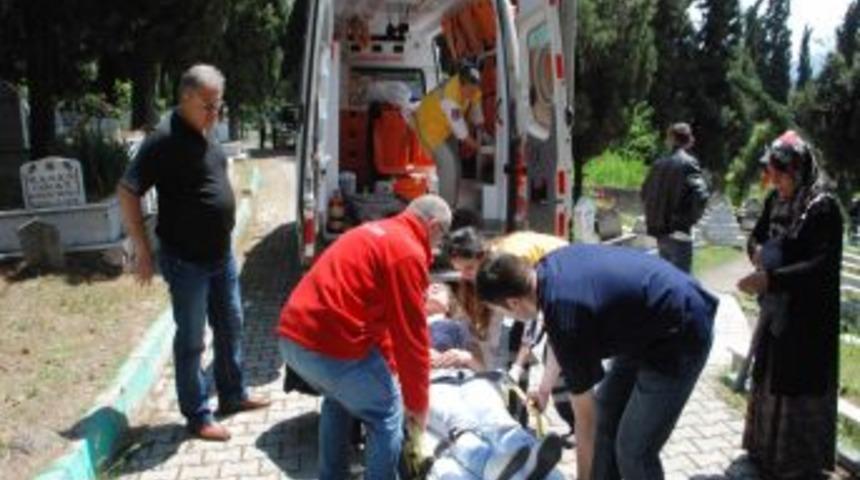 Mezarlık Ziyareti Hastanede Bitti