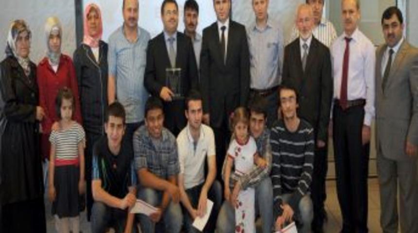 Sakarya Dershanesi, YGS'de Derece Alan &Ouml;ğrencileri &Ouml;d&uuml;llendirdi