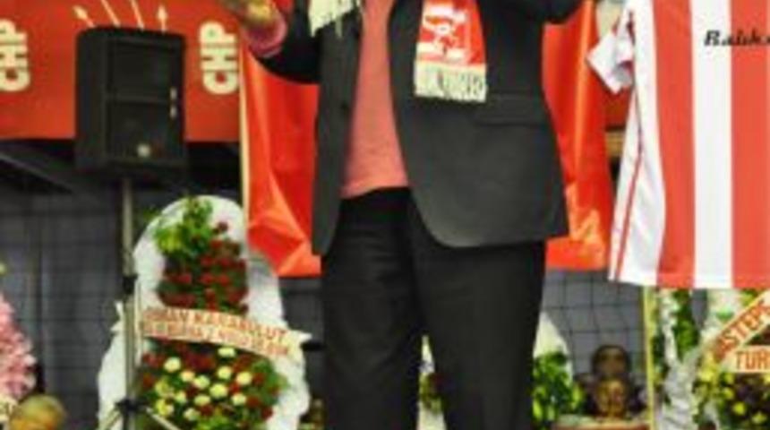 Kılı&ccedil;daroğlu: Cemil &Ccedil;i&ccedil;ek'in Haline Bakınca &Uuml;z&uuml;l&uuml;yorum