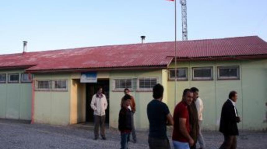 Zemini Isınan Okul Tatil Edildi