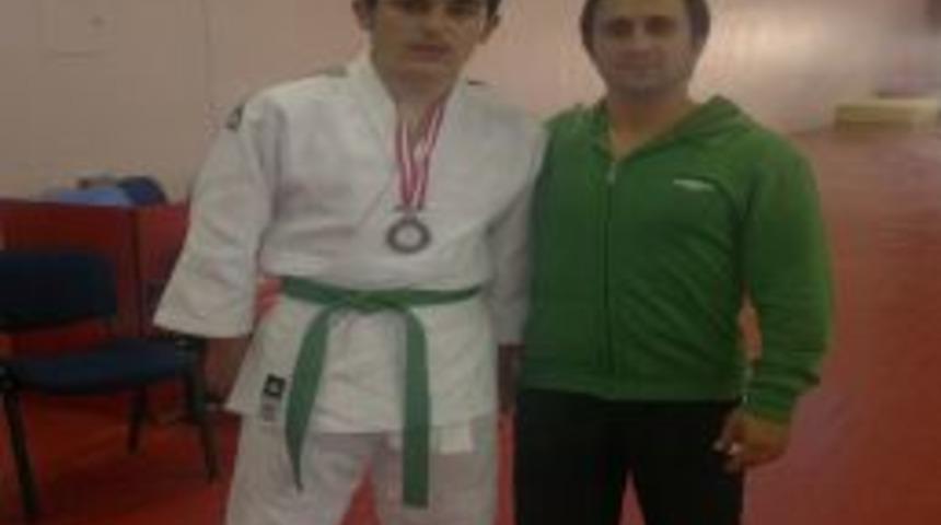 D&uuml;zce Yunusbey İlk&ouml;ğetim'den Judo Başarısı