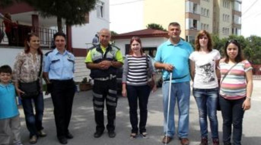 Ayvalık'ta Miniklerden Polise Cıvıl Cıvıl Ziyaret