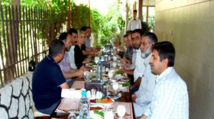 Aniyad &Uuml;yeleri Bir Araya Geldi