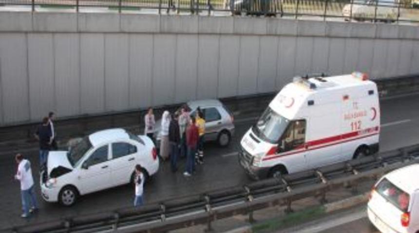 Otomobiller Birbirine Girdi