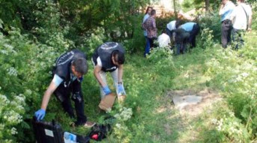 &Ccedil;ocuklar Boş Arsada Ceset Buldu