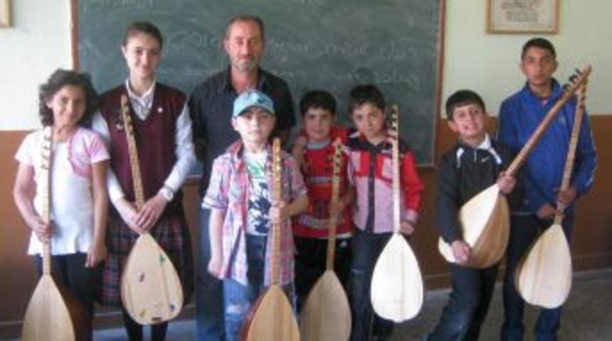 Saz Kursu &ouml;ğrencilerinde b&uuml;y&uuml;k başarı