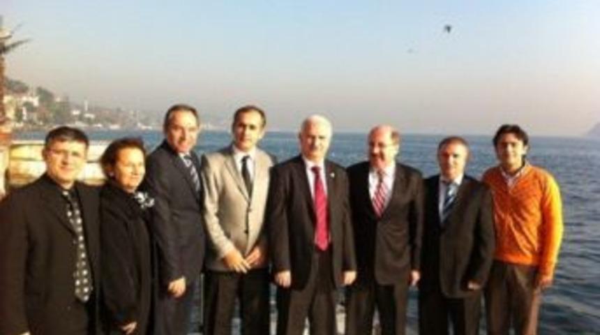 Eski Mezunlar Kep Giymek İ&ccedil;in G&uuml;n Sayıyor