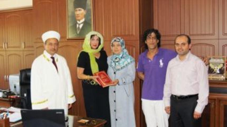 Amerikalı &ouml;ğretmen m&uuml;sl&uuml;man oldu