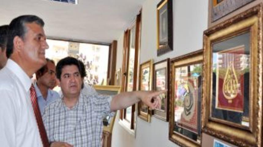 Sanat&ccedil;ı Mesut Dikel, 40'ıncı Sergisini Erdemli'de A&ccedil;tı