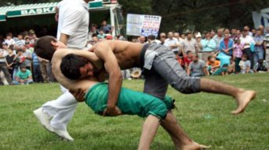 Dadaşlar, 10. Karakucak G&uuml;reşleri'nde Bir Araya Geldi