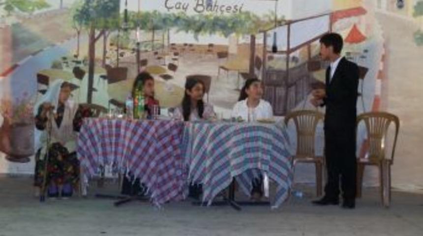 Sartlı &Ouml;ğrencilerden Muhteşem Tiyatro