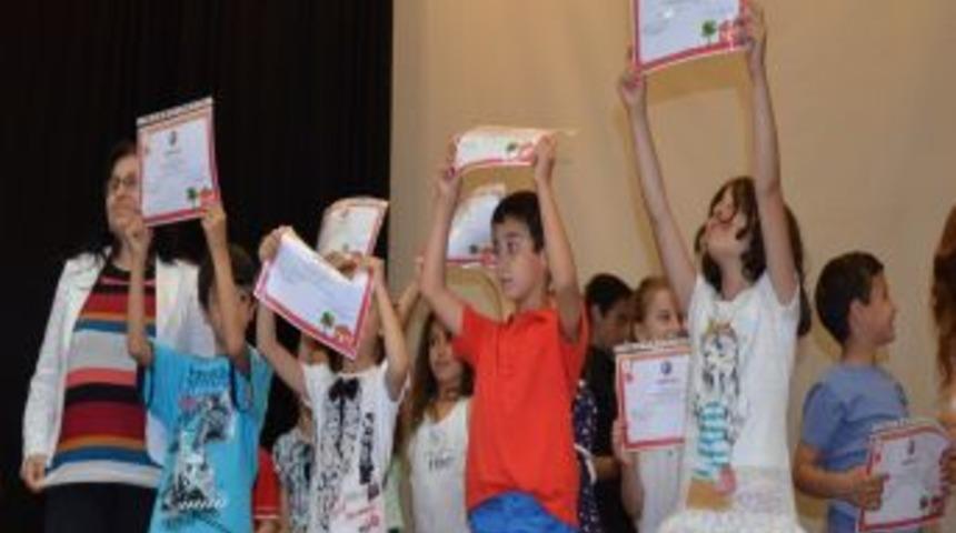 Minik &Ouml;ğrencilerin Sertifika Heyecanı