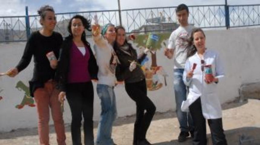 Eğitimin Sultanları Okul Duvarlarını Rengarenk Yaptı