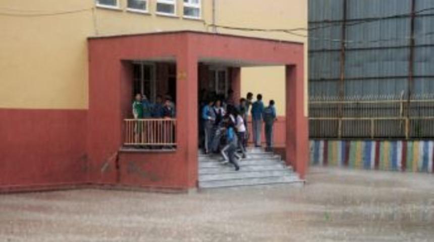 Sağanak Yağış Hayatı Olumsuz Etkiliyor