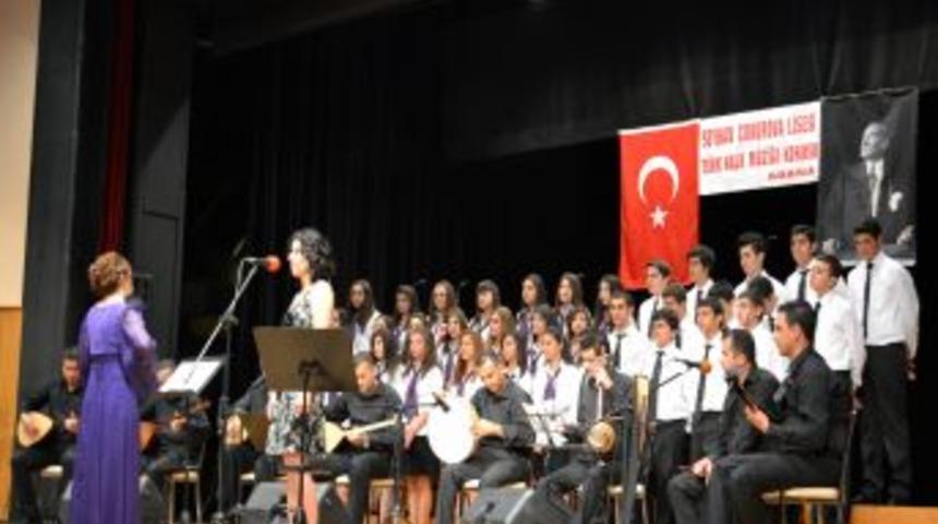 &Ouml;ğretmenler &Ouml;ğrencileri İle Aynı Sahneyi Paylaştı