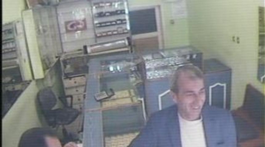 Kuyumcuları Dolandıran Şahıs Aranıyor