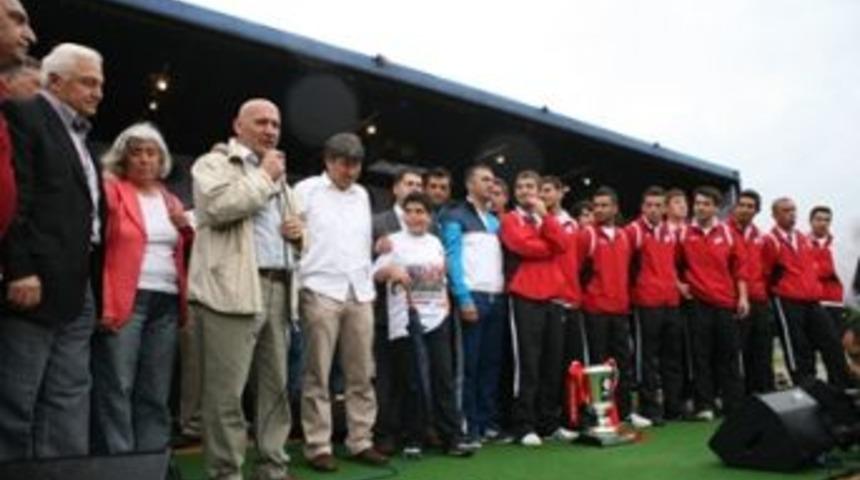 Kartalspor A2 T&uuml;rkiye şampiyonu oldu