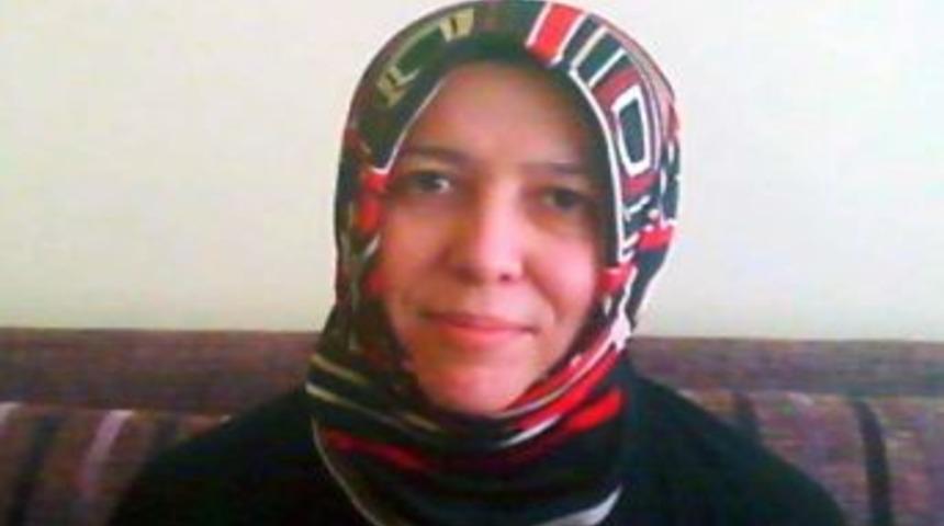 28 Şubat'ta G&ouml;revine Son Verilen Baş&ouml;rt&uuml;l&uuml; &Ouml;ğretmen Haklarını Istiyor