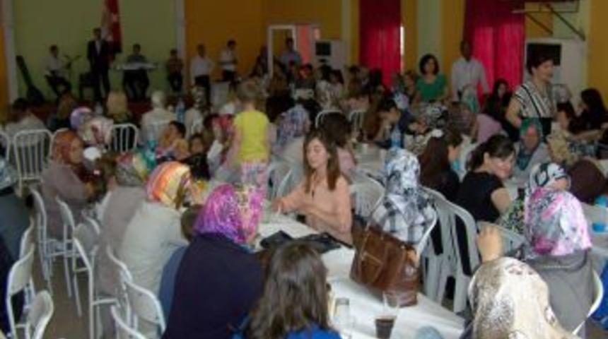 Besni'de Polis Eşleri &Ccedil;ay Partisinde Bir Araya Geldi