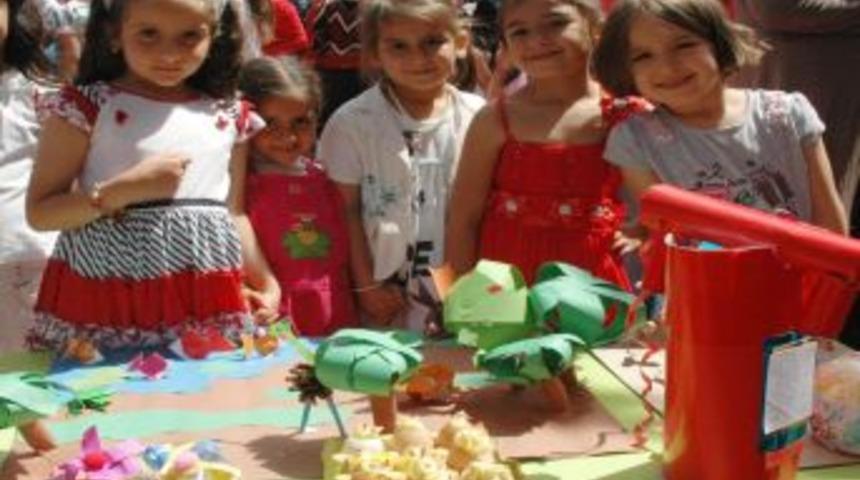 Minik &Ouml;ğrenciler Ilk Eserlerini Sergiledi