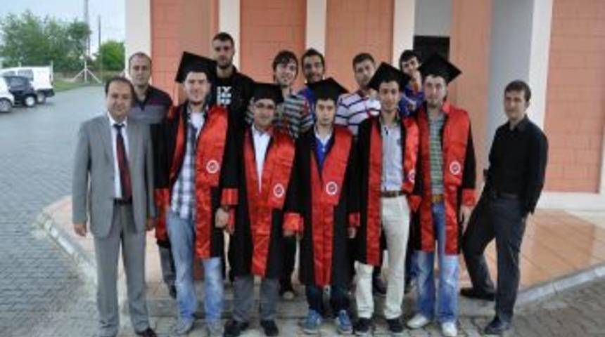 Taşk&ouml;pr&uuml; Myo İlk Mezunlarını Verdi