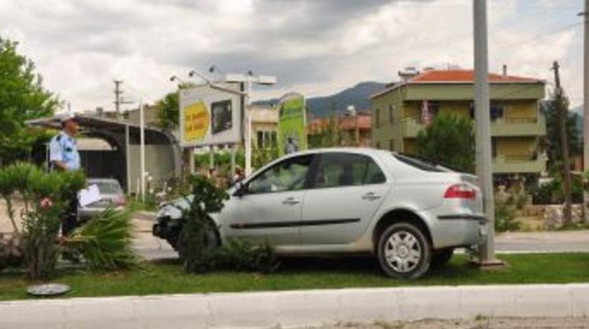 Bayan S&uuml;r&uuml;c&uuml; Kazada Yaralandı