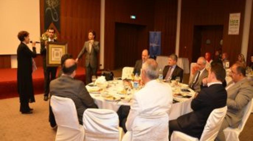 İhtiya&ccedil; Sahibi &Ouml;ğrenciler Yararına D&uuml;zenlenen M&uuml;zayedede, B&uuml;t&uuml;n Eserler Satıldı