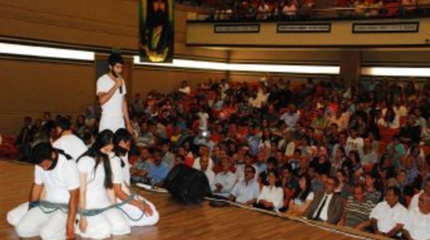 '&Ouml;nemli Olan, Insanları Insan Gibi G&ouml;rmektir, Insan G&ouml;z&uuml;yle Bakmaktır'