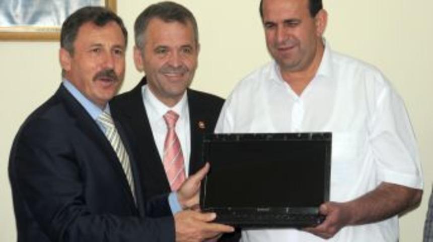 Manisa İGM, G&ouml;rme Engelli Sporcuları Bilgisayarla &Ouml;d&uuml;llendirdi