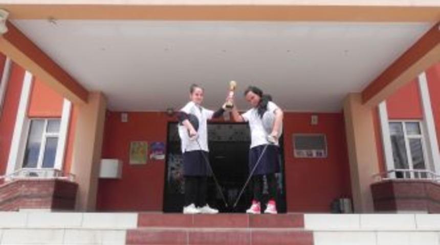 Eskrimde T&uuml;rkiye &Uuml;&ccedil;&uuml;nc&uuml;s&uuml; Oldular