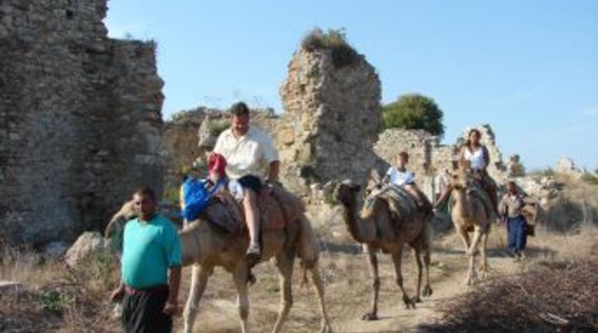 Side Antik Kent'te Deve Safari Turları Yasaklandı