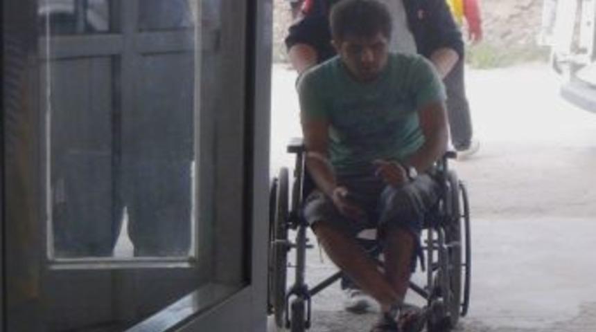 &Uuml;niversiteli &Ouml;ğrencilerin Kullandığı Ara&ccedil; Kaza Yaptı: 1&rsquo;i Ağır 4 Yaralı