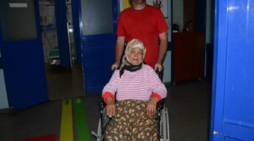 Bakıcısının Darp Ettiği Iddia Edilen Yaşlı Kadın Hastaneye Kaldırıldı