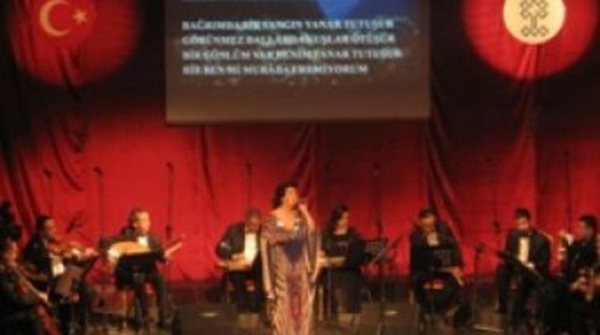 Melihat G&uuml;lses konseri ger&ccedil;ekleşti