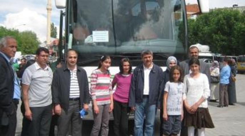 Kağızmanlı &ouml;ğrenciler &Ccedil;anakkale yolunda