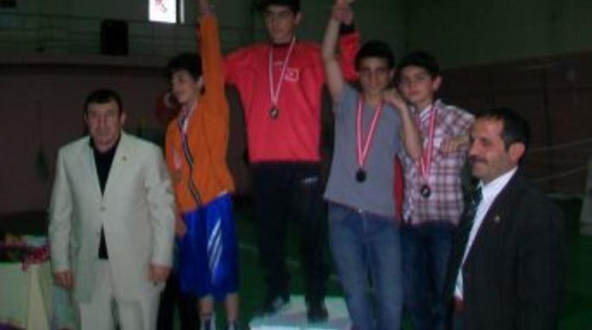 Minikler Boks İl Birinciliği Yapıldı